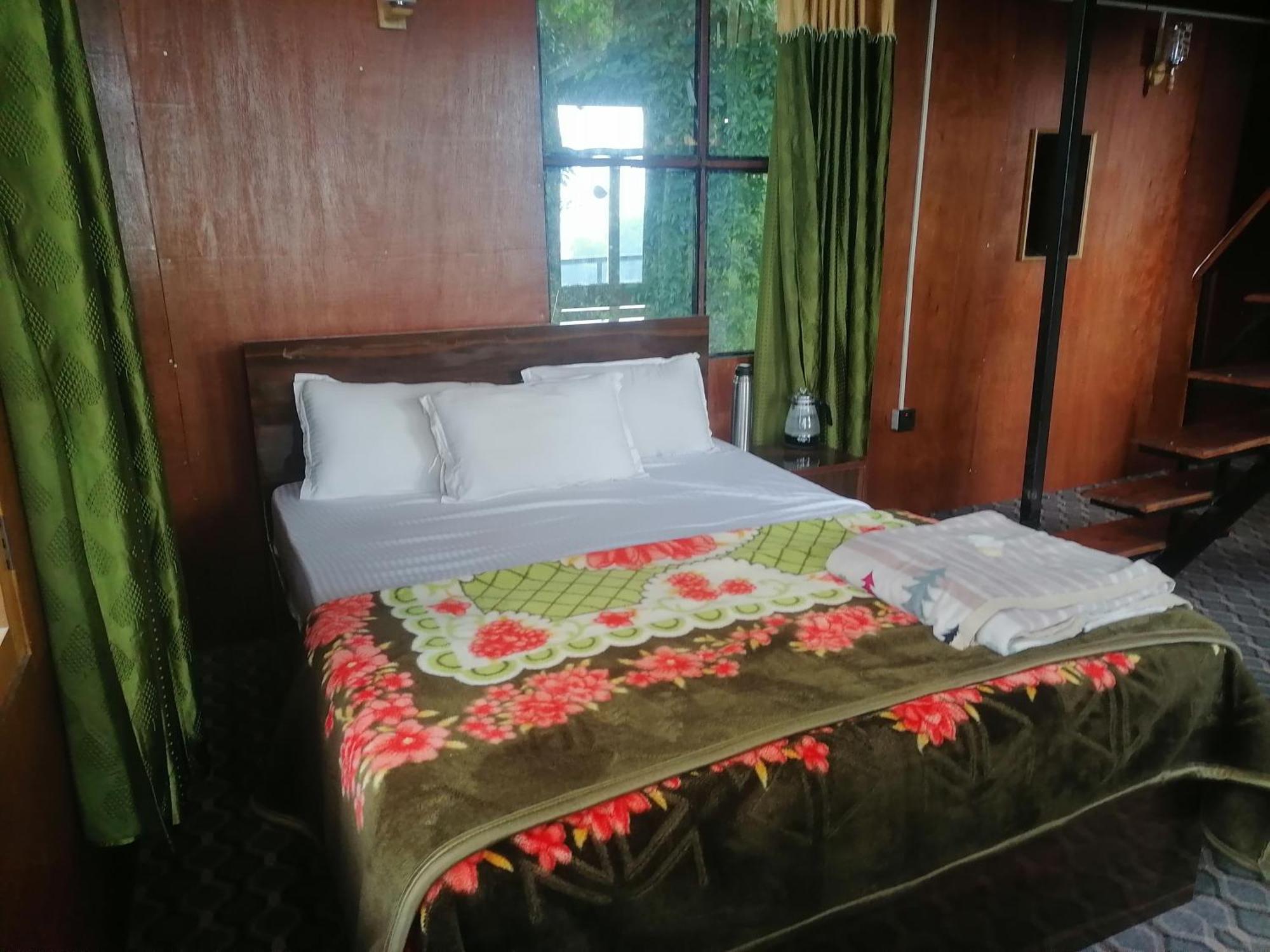 Jungle Crown Organic Homestay ناغاركوت الغرفة الصورة
